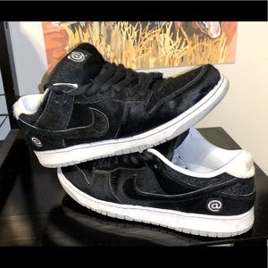 NIKE SB BE@RBRICK addition sneakers.